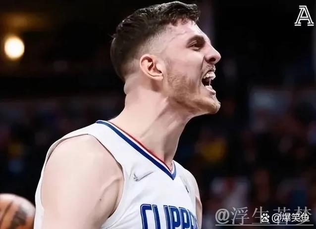 哈尔滕施泰因展现全能 飞身扣篮 哈尔滕施泰因展现全能 飞身扣篮