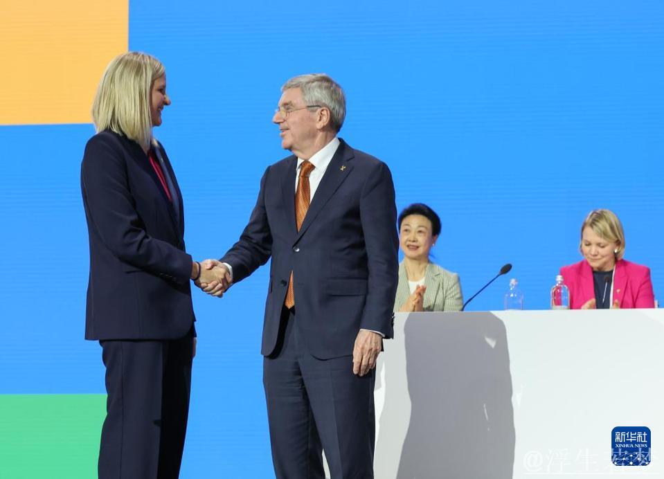 习近平与国际奥委会主席考文垂及终身名誉主席巴赫举行会晤 习近平与国际奥委会主席考文垂及终身名誉主席巴赫举行会晤