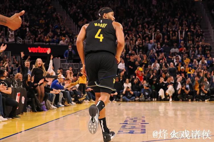 “勇士3年3900万提前锁定穆迪,季前赛表现抢眼” “勇士3年3900万提前锁定穆迪,季前赛表现抢眼”